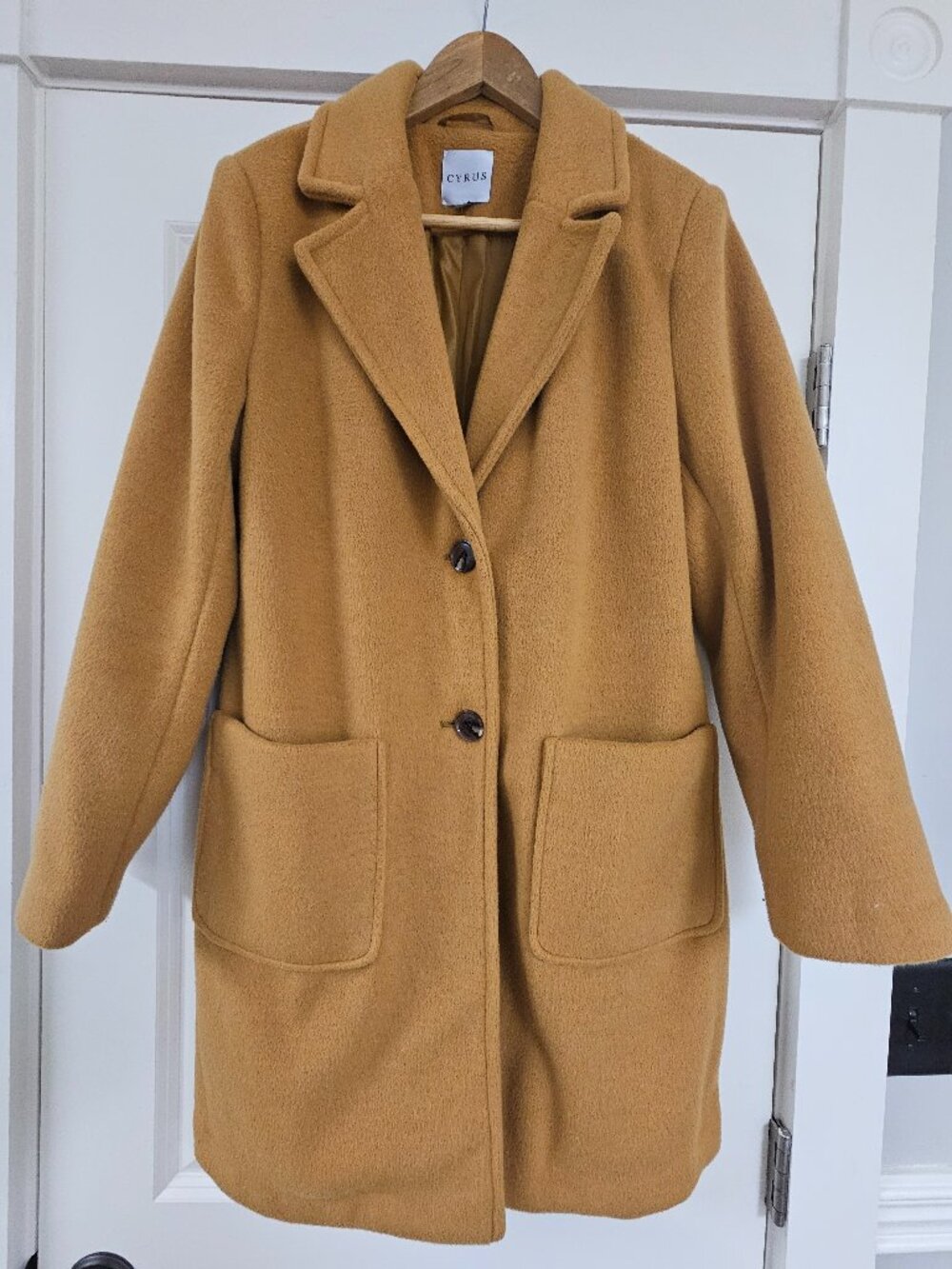Cyrus mustard colored overcoat, classic notched lapel, front pockets, size Large